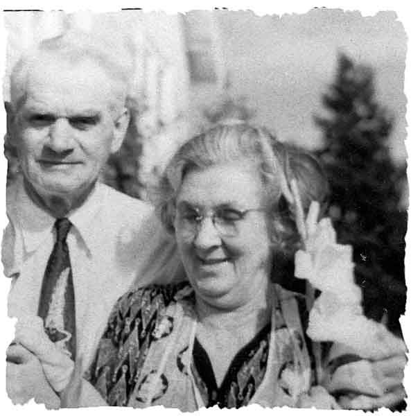 parents Walter and Myrtle Priddle 00.jpg