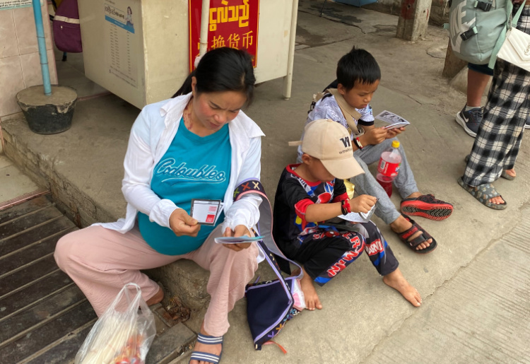 Tracts being read near the Myanmar (Burma) border